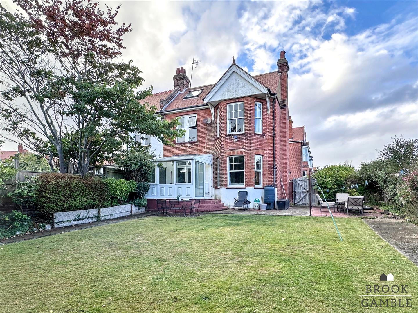 7 Bedroom House - Semi-Detached for Sale: £670,000. Milton Road in Eastbourne, East Sussex